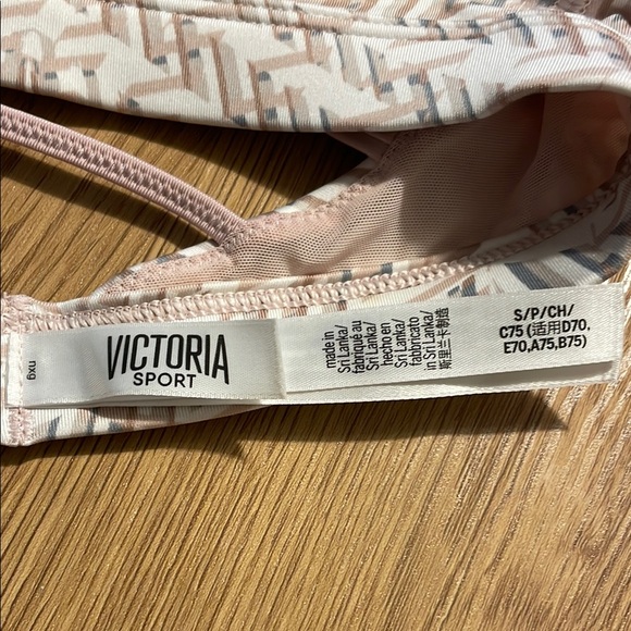 Victoria’s Secret Sport Criss Cross Sports Bra - Picture 3 of 3